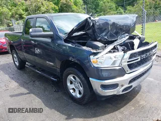 2019 Ram 1500 Tradesman z VIN 1C6SRFCT5KN597618, wystawiony jako IAAI lot #42243878 z przebiegiem 69 131 mil mil oraz . Historia ofert i sprzedaży dostępna na DreamBid. Obrazek 1.