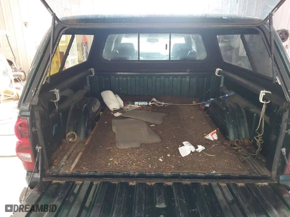 2004 Chevrolet Silverado 1500 Crew Cab LS with VIN 2GCEC13T341376825, listed as a IAAI auction lot 41632677 with 275,150 mi miles. Bid and sale history available at carsss.com. Image 12.