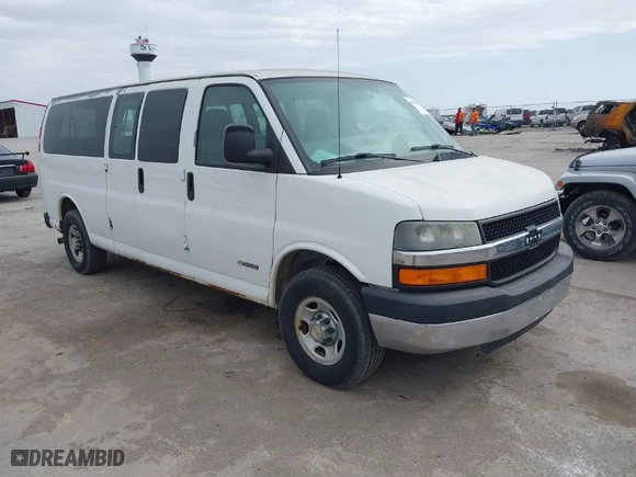 2005 Chevrolet Express Passenger with VIN 1GAHG39U051110188, listed as a IAAI auction lot 41793268 with 245,267 mi miles. Bid and sale history available at carsss.com. Image 1.