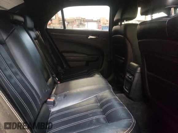 2015 Chrysler 300 S z VIN 2C3CCABG9FH845376, wystawiony jako Copart lot #59557465 z przebiegiem 139 110 mil mil oraz Szkoda całkowita • Salvage title. Historia ofert i sprzedaży dostępna na DreamBid. Obrazek 10.