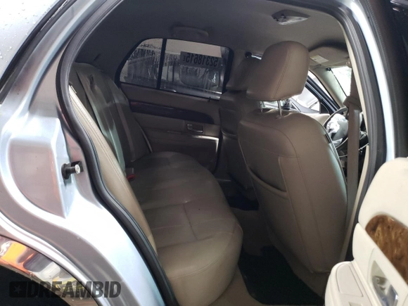 2010 Mercury Grand Marquis LS z VIN 2MEBM7FV1AX630474, wystawiony jako Copart lot #52318615 z przebiegiem Nie podano mil oraz Szkoda całkowita • Salvage title. Historia ofert i sprzedaży dostępna na DreamBid. Obrazek 10.