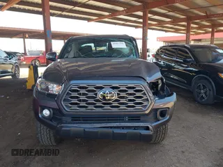 2022 Toyota Tacoma SR z VIN 3TYCZ5AN1NT062445, wystawiony jako IAAI lot #41967336 z przebiegiem Nie podano mil oraz . Historia ofert i sprzedaży dostępna na DreamBid. Obrazek 12.
