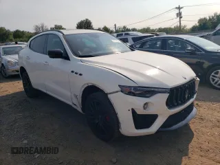 2021 Maserati Levante GT with VIN ZN661XUA9MX372242, listed as a Copart auction lot 69440164 with 33,783 mi miles and Salvage Title. Bid and sale history available at carsss.com. Image 4.