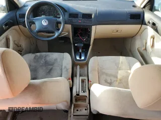1999 Volkswagen Jetta GL z VIN 3VWRA29M5XM058261, wystawiony jako Copart lot #74589844 z przebiegiem 167 384 mil mil oraz Szkoda całkowita • Salvage title. Historia ofert i sprzedaży dostępna na DreamBid. Obrazek 8.