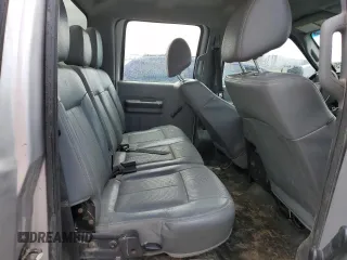 2015 Ford F-350 z VIN 1FT8W3AT5FEA04410, wystawiony jako Copart lot #51262725 z przebiegiem 272 827 mil mil oraz Czysty tytuł • Clean title. Historia ofert i sprzedaży dostępna na DreamBid. Obrazek 10.