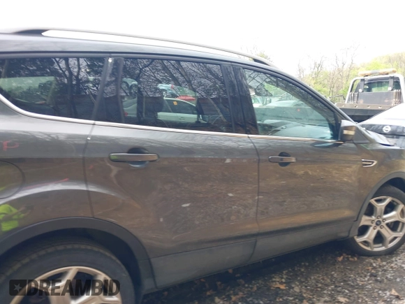 2019 Ford Escape Titanium с VIN 1FMCU9J99KUA43102, выставлен на аукционе IAAI как лот 42146907 с пробегом 91 724 миль миль и . История ставок и продаж доступна на DreamBid. Изображение 21.