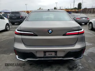 2024 BMW 7 Series 740i z VIN WBA23EH04RCR70301, wystawiony jako Copart lot #75897284 z przebiegiem 9 121 mil mil oraz Czysty tytuł • Clean title. Historia ofert i sprzedaży dostępna na DreamBid. Obrazek 6.