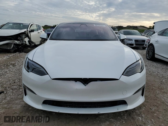 2024 Tesla Model S z VIN 5YJSA1E56RF543139, wystawiony jako Copart lot #86568584 z przebiegiem 1 212 mil mil oraz Szkoda całkowita • Salvage title. Historia ofert i sprzedaży dostępna na DreamBid. Obrazek 5.
