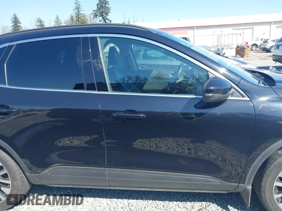 2020 Ford Escape Titanium Hybrid z VIN 1FMCU9DZ9LUC35844, wystawiony jako IAAI lot #42058275 z przebiegiem 74 205 mil mil oraz . Historia ofert i sprzedaży dostępna na DreamBid. Obrazek 13.
