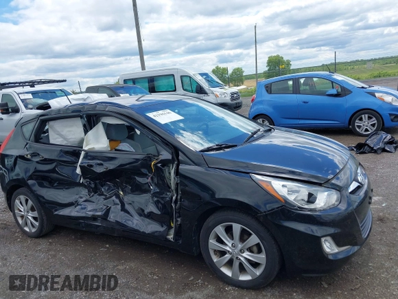 2012 Hyundai Accent SE z VIN KMHCU5AE0CU031475, wystawiony jako IAAI lot #42196146 z przebiegiem 122 489 mil mil oraz . Historia ofert i sprzedaży dostępna na DreamBid. Obrazek 6.