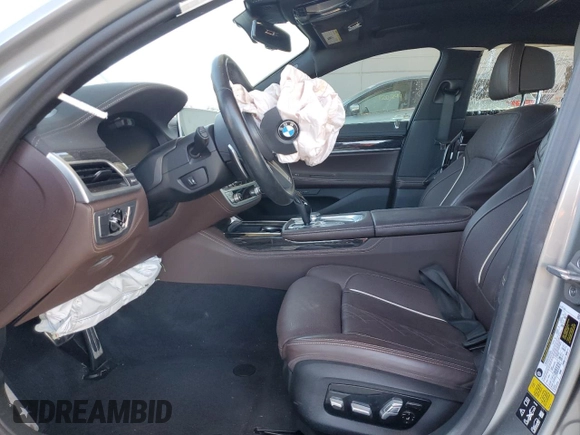 2022 BMW 7 Series 750i xDrive z VIN WBA7U2C01NCK62283, wystawiony jako Copart lot #83007534 z przebiegiem Nie podano mil oraz Szkoda całkowita • Salvage title. Historia ofert i sprzedaży dostępna na DreamBid. Obrazek 7.