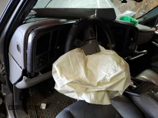 2003 GMC Sierra Denali z VIN 2GTFK69U531264188, wystawiony jako Copart lot #70624354 z przebiegiem Nie podano mil oraz Szkody całkowita. Historia ofert i sprzedaży dostępna na DreamBid. Obrazek 8.