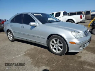2007 Mercedes-Benz C 280 Luxury z VIN WDBRF92H27F912549, wystawiony jako Copart lot #53465645 z przebiegiem 111 276 mil mil oraz Szkoda całkowita • Salvage title. Historia ofert i sprzedaży dostępna na DreamBid. Obrazek 4.