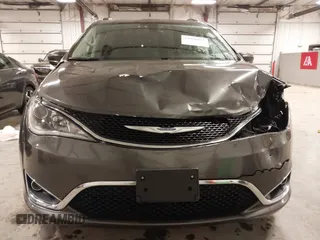 2017 Chrysler Pacifica Touring L with VIN 2C4RC1BG5HR803306, listed as a IAAI auction lot 41968455 with 84,714 mi miles and . Bid and sale history available at DreamBid. Image 13.