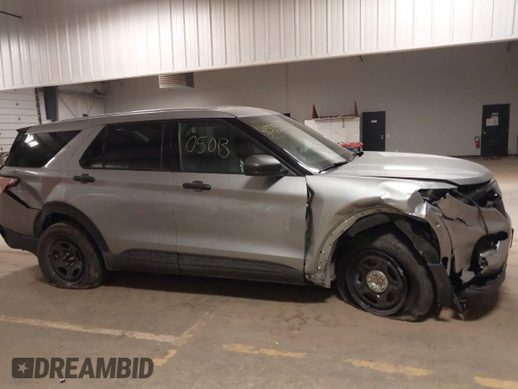 2023 Ford Police Interceptor Utility z VIN 1FM5K8AB3PGA35241, wystawiony jako IAAI lot #41505013 z przebiegiem 13 136 mil mil oraz . Historia ofert i sprzedaży dostępna na DreamBid. Obrazek 13.
