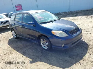 2006 Toyota Matrix STD with VIN 2T1KR32E26C595103, listed as a IAAI auction lot 42004662 with 231,044 mi miles. Bid and sale history available at carsss.com. Image 1.