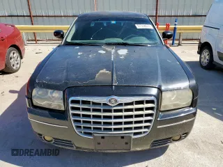 2006 Chrysler 300 Touring z VIN 2C3KA53G96H360856, wystawiony jako Copart lot #57558675 z przebiegiem 254 051 mil mil oraz Czysty tytuł • Clean title. Historia ofert i sprzedaży dostępna na DreamBid. Obrazek 5.