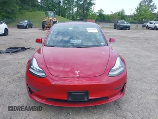 2018 Tesla Model 3 Long Range Battery z VIN 5YJ3E1EA9JF025942, wystawiony jako IAAI lot #42122703 z przebiegiem 84 453 mil mil oraz . Historia ofert i sprzedaży dostępna na DreamBid. Obrazek 13.