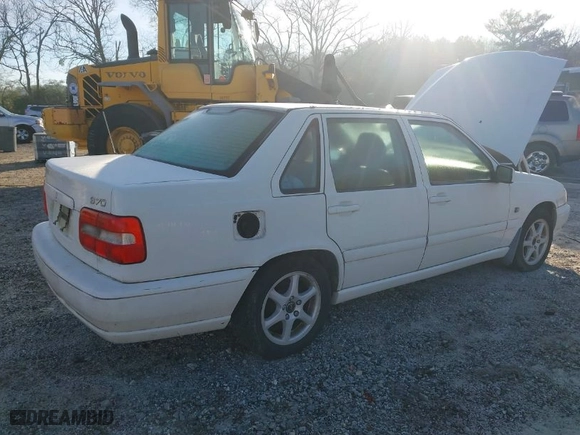 2000 Volvo S70 with VIN YV1LS61JXY2642981, listed as a IAAI auction lot 41807187 with 331,922 mi miles. Bid and sale history available at carsss.com. Image 4.