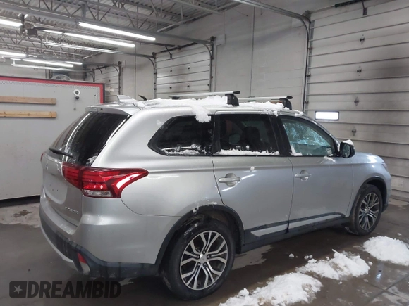 2018 Mitsubishi Outlander ES z VIN JA4AD2A30JZ011486, wystawiony jako IAAI lot #41247304 z przebiegiem 118 248 mil mil oraz . Historia ofert i sprzedaży dostępna na DreamBid. Obrazek 4.