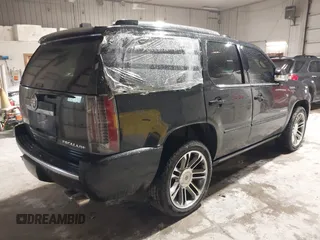 2013 Cadillac Escalade Premium z VIN 1GYS4CEFXDR209348, wystawiony jako IAAI lot #42314700 z przebiegiem 122 923 mil mil oraz . Historia ofert i sprzedaży dostępna na DreamBid. Obrazek 4.