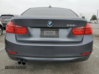 2014 BMW 3 Series 328i z VIN WBA3C1C59EK111446, wystawiony jako Copart lot #58024785 z przebiegiem 125 627 mil mil oraz Szkoda całkowita • Salvage title. Historia ofert i sprzedaży dostępna na DreamBid. Obrazek 6.