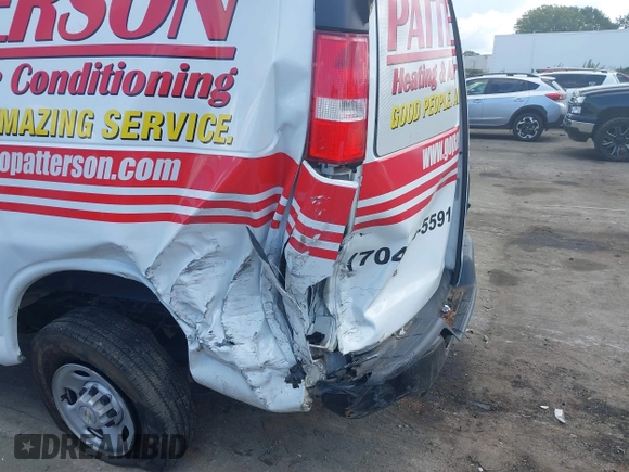 2022 Chevrolet Express Cargo Van with VIN 1GCWGAFP8N1281210, listed as a IAAI auction lot 40402854 with 25,280 mi miles. Bid and sale history available at carsss.com. Image 6.