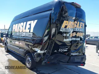 2019 Ford Transit z VIN 1FTBW3XM5KKA49493, wystawiony jako IAAI lot #42608570 z przebiegiem 40 120 mil mil oraz . Historia ofert i sprzedaży dostępna na DreamBid. Obrazek 6.