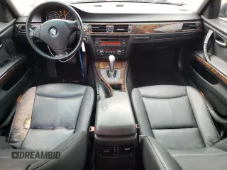 2007 BMW 3 Series 328i z VIN WBAVA33517KX80212, wystawiony jako Copart lot #55639855 z przebiegiem 246 801 mil mil oraz Szkoda całkowita • Salvage title. Historia ofert i sprzedaży dostępna na DreamBid. Obrazek 8.