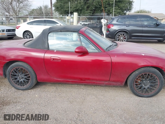 1999 Mazda MX-5 Miata z VIN JM1NB3531X0129508, wystawiony jako IAAI lot #41601347 z przebiegiem 156 702 mil mil oraz . Historia ofert i sprzedaży dostępna na DreamBid. Obrazek 13.