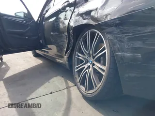 2018 BMW 5 Series 540i z VIN WBAJE5C5XJWA97667, wystawiony jako IAAI lot #41481362 z przebiegiem Nie podano mil oraz . Historia ofert i sprzedaży dostępna na DreamBid. Obrazek 17.