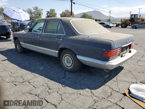 1984 Mercedes-Benz 300 SD z VIN WDBCB20A0EA023127, wystawiony jako Copart lot #72327594 z przebiegiem 257 727 mil mil oraz Szkoda całkowita • Salvage title. Historia ofert i sprzedaży dostępna na DreamBid. Obrazek 2.