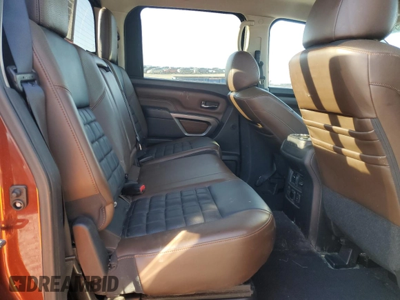 2016 Nissan Titan Platinum Reserve z VIN 1N6BA1F23GN509157, wystawiony jako Copart lot #50180435 z przebiegiem 135 035 mil mil oraz Czysty tytuł • Clean title. Historia ofert i sprzedaży dostępna na DreamBid. Obrazek 10.