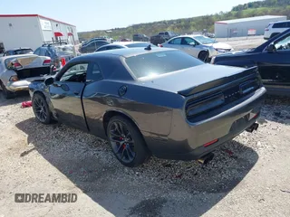 2020 Dodge Challenger R/T Scat Pack z VIN 2C3CDZFJ4LH230781, wystawiony jako IAAI lot #41990428 z przebiegiem 55 315 mil mil oraz . Historia ofert i sprzedaży dostępna na DreamBid. Obrazek 3.