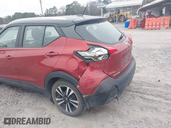 2019 Nissan Kicks SR with VIN 3N1CP5CU0KL516307, listed as a IAAI auction lot 41554064 with 104,224 mi miles. Bid and sale history available at carsss.com. Image 6.