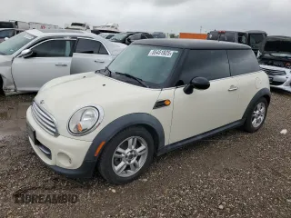 2013 MINI Hardtop z VIN WMWSU3C59DT688460, wystawiony jako Copart lot #55451925 z przebiegiem Nie podano mil oraz Szkoda całkowita • Salvage title. Historia ofert i sprzedaży dostępna na DreamBid. Obrazek 1.