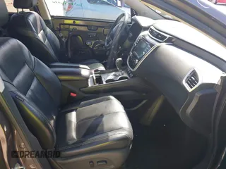 2015 Nissan Murano Platinum z VIN 5N1AZ2MG7FN230347, wystawiony jako IAAI lot #41545220 z przebiegiem 134 435 mil mil oraz . Historia ofert i sprzedaży dostępna na DreamBid. Obrazek 5.