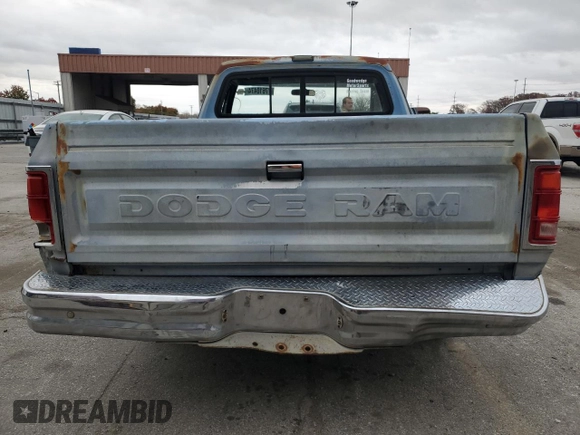 1988 Dodge D/W 100 z VIN 1B7FD04X1JS635451, wystawiony jako Copart lot #77610474 z przebiegiem 74 691 mil mil oraz Nie do naprawy • Non repairable. Historia ofert i sprzedaży dostępna na DreamBid. Obrazek 6.