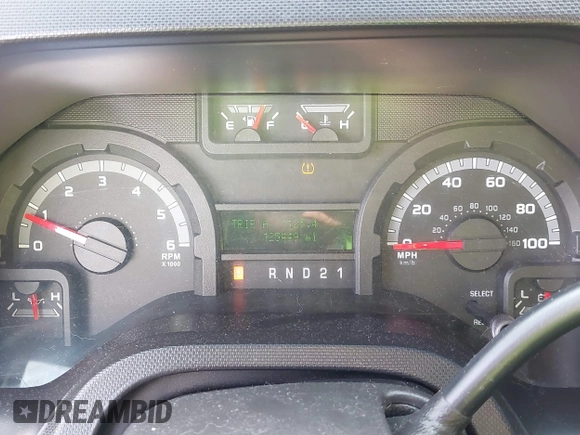 2010 Ford Econoline Passenger XL z VIN 1FBNE3BL9ADA74175, wystawiony jako IAAI lot #41456212 z przebiegiem 125 449 mil mil oraz . Historia ofert i sprzedaży dostępna na DreamBid. Obrazek 7.