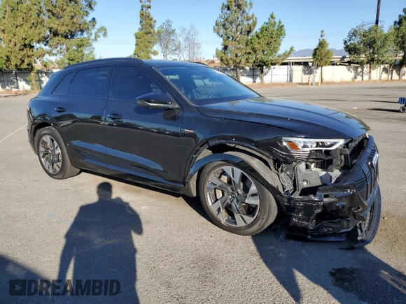 2022 Audi e-tron Premium with VIN WA1AAAGE0NB028153, listed as a Copart auction lot 68147894 with 28,256 mi miles and Salvage Title. Bid and sale history available at DreamBid. Image 4.