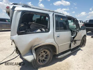 2000 Ford Expedition XLT with VIN 1FMRU15L6YLA47558, listed as a Copart auction lot 62499294 with 0 mi miles and Salvage Title. Bid and sale history available at carsss.com. Image 3.