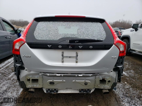 2016 Volvo V60 T5 Drive-E Premier z VIN YV140MEK3G1307244, wystawiony jako Copart lot #87429124 z przebiegiem 141 355 mil mil oraz Nie do naprawy • Non repairable. Historia ofert i sprzedaży dostępna na DreamBid. Obrazek 6.