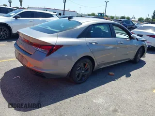 2023 Hyundai Elantra SEL z VIN KMHLM4AG0PU578263, wystawiony jako IAAI lot #41981023 z przebiegiem 44 015 mil mil oraz . Historia ofert i sprzedaży dostępna na DreamBid. Obrazek 4.