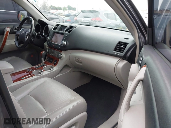 2011 Toyota Highlander Limited with VIN 5TDYK3EH3BS028078, listed as a IAAI auction lot 42098186 with 137,261 mi miles and . Bid and sale history available at DreamBid. Image 5.