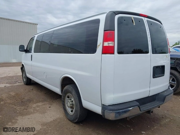 2014 Chevrolet Express Passenger LT with VIN 1GAZG1FG6E1119310, listed as a IAAI auction lot 41913430 with 130,442 mi miles. Bid and sale history available at carsss.com. Image 3.