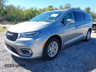 2021 Chrysler Pacifica Touring L with VIN 2C4RC1BG3MR560234, listed as a IAAI auction lot 40926673 with 27,830 mi miles and . Bid and sale history available at DreamBid. Image 2.