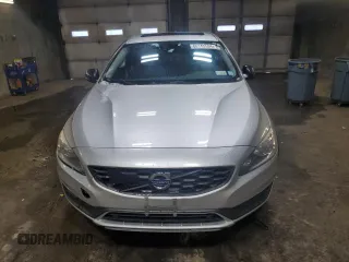 2016 Volvo V60 Cross Country T5 with VIN YV4612HK6G1008209, listed as a Copart auction lot 86145584 with 180,340 mi miles and Salvage Title. Bid and sale history available at carsss.com. Image 5.