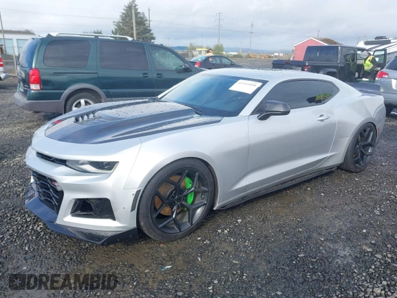 2017 Chevrolet Camaro 1SS z VIN 1G1FF1R7XH0176640, wystawiony jako IAAI lot #41911058 z przebiegiem 74 093 mil mil oraz . Historia ofert i sprzedaży dostępna na DreamBid. Obrazek 2.