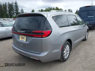 2021 Chrysler Pacifica Touring L with VIN 2C4RC1BG3MR552828, listed as a IAAI auction lot 42207838 with 67,917 mi miles and . Bid and sale history available at DreamBid. Image 4.
