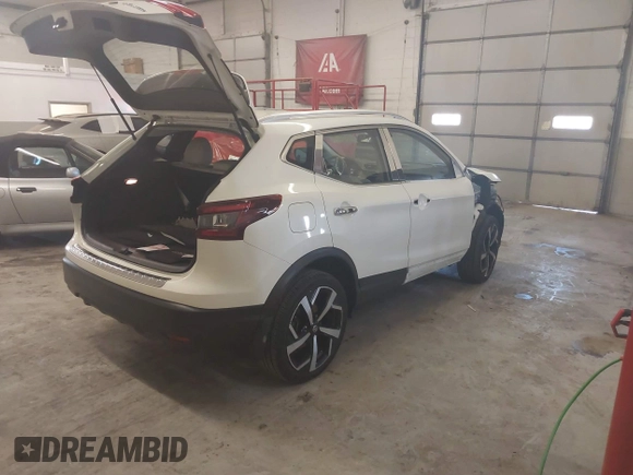 2020 Nissan Rogue Sport SL with VIN JN1BJ1CW6LW363631, listed as a IAAI auction lot 41327759 with 61,157 mi miles. Bid and sale history available at carsss.com. Image 4.